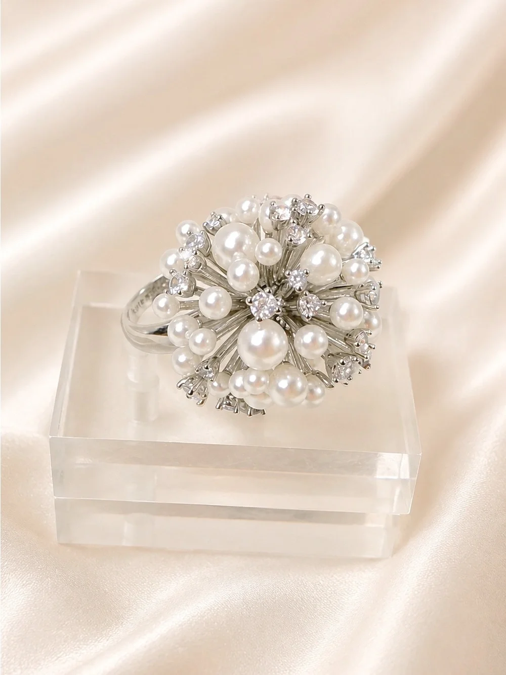 Kate Spade Cheers To That Cluster Ring Pearl Crystal. Size 7